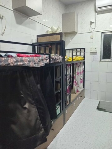 Room in  Pg at Bhadran Nagar – for Rent