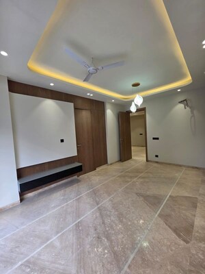 Room in 4 BHK Builder Floor at Sector 46 – for Sale