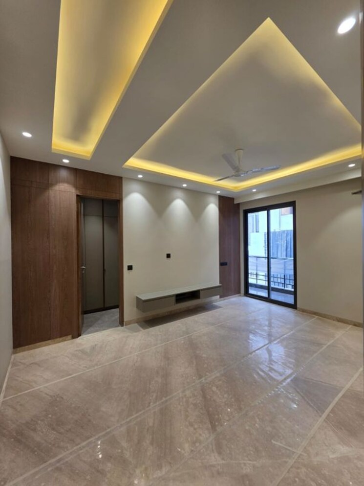 Room, sector 46 4 Bedroom 3000 Sq.Ft. Builder Floor In Sector 46 Gurgaon 9743027