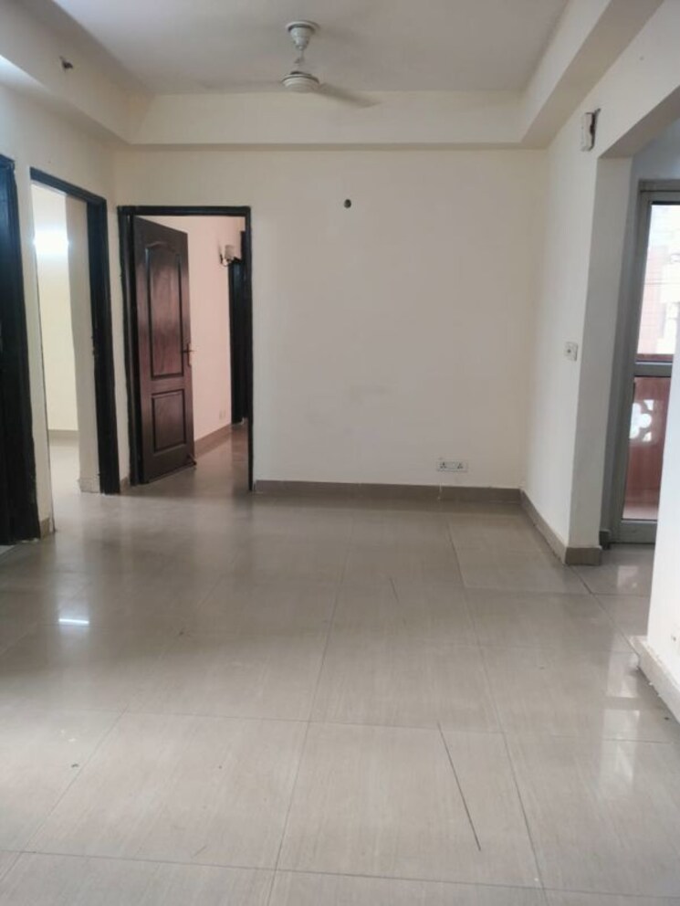 Room, nimbus-the-hyde-park 2 Bedroom 915 Sq.Ft. Apartment In Sector 78 Noida 9743042