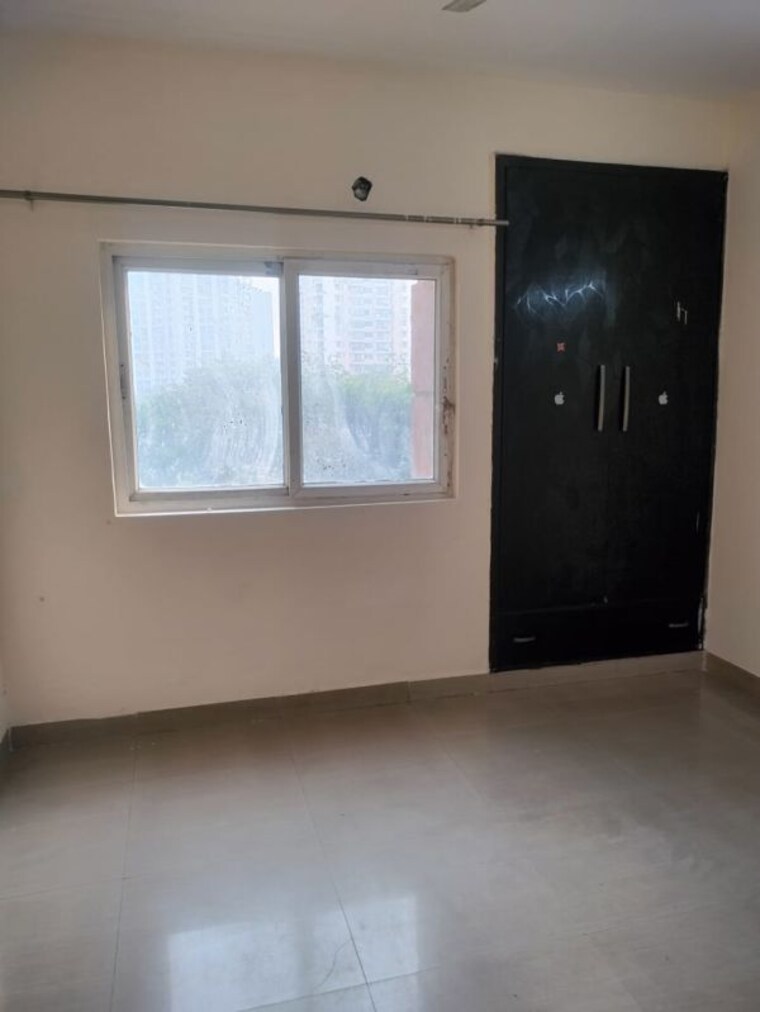 Room, nimbus-the-hyde-park 2 Bedroom 915 Sq.Ft. Apartment In Sector 78 Noida 9743042