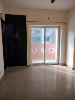 2 BHK Apartment For Rent in Nimbus The Hyde park