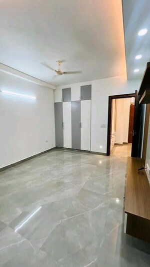 Room in 3.5 BHK Builder Floor at Vipul World Floors, Sector 48 – for Sale
