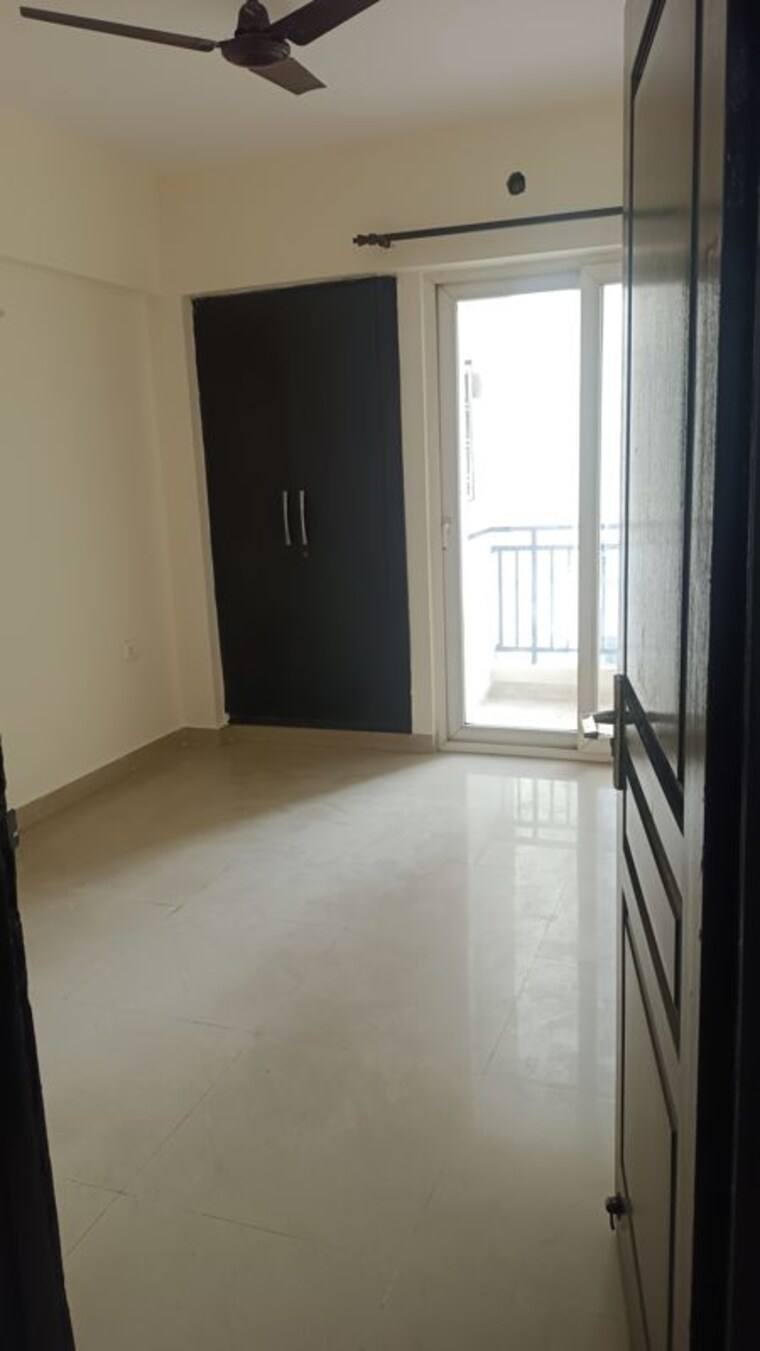 Room, sethi-max-royal 3 Bedroom 1440 Sq.Ft. Apartment In Sector 76 Noida 9743050