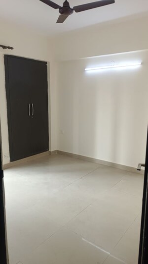 Room in 3 BHK Apartment at Sethi Max Royal, Sector 76 – for Rent