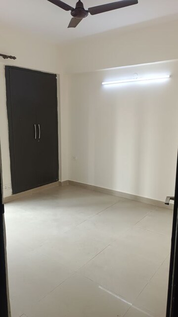 Room in 3 BHK Apartment at Sethi Max Royal, Sector 76 – for Rent