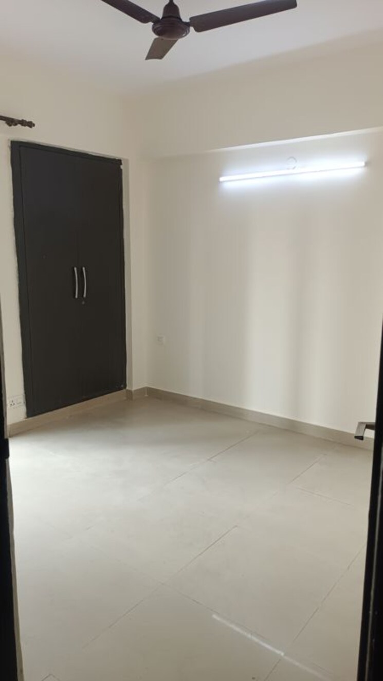Room, sethi-max-royal 3 Bedroom 1440 Sq.Ft. Apartment In Sector 76 Noida 9743050