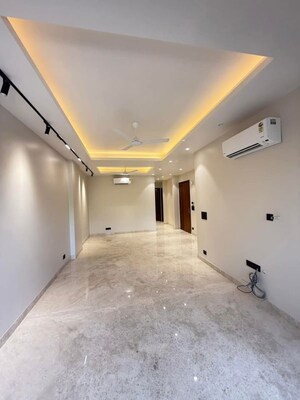 Building Lobby in 3.5 BHK Builder Floor at Vipul World Floors, Sector 48 – for Sale