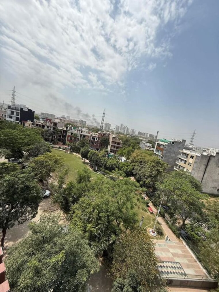 Garden, vipul-world-floors 3.5 Bedroom 1728 Sq.Ft. Builder Floor In Sector 48 Gurgaon 9743070