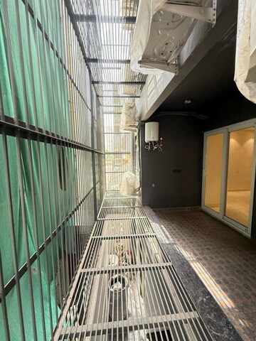 Staircase in 3.5 BHK Builder Floor at Vipul World Floors, Sector 48 – for Sale