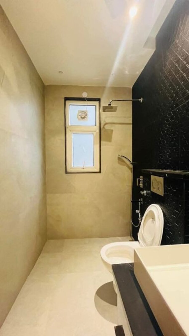 Bathroom, vipul-world-floors 3.5 Bedroom 1728 Sq.Ft. Builder Floor In Sector 48 Gurgaon 9743070