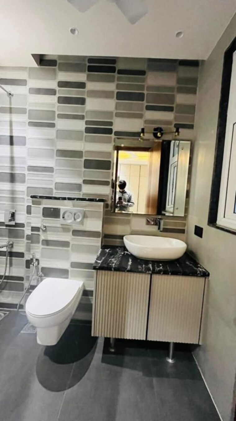 Bathroom, vipul-world-floors 3.5 Bedroom 1728 Sq.Ft. Builder Floor In Sector 48 Gurgaon 9743070