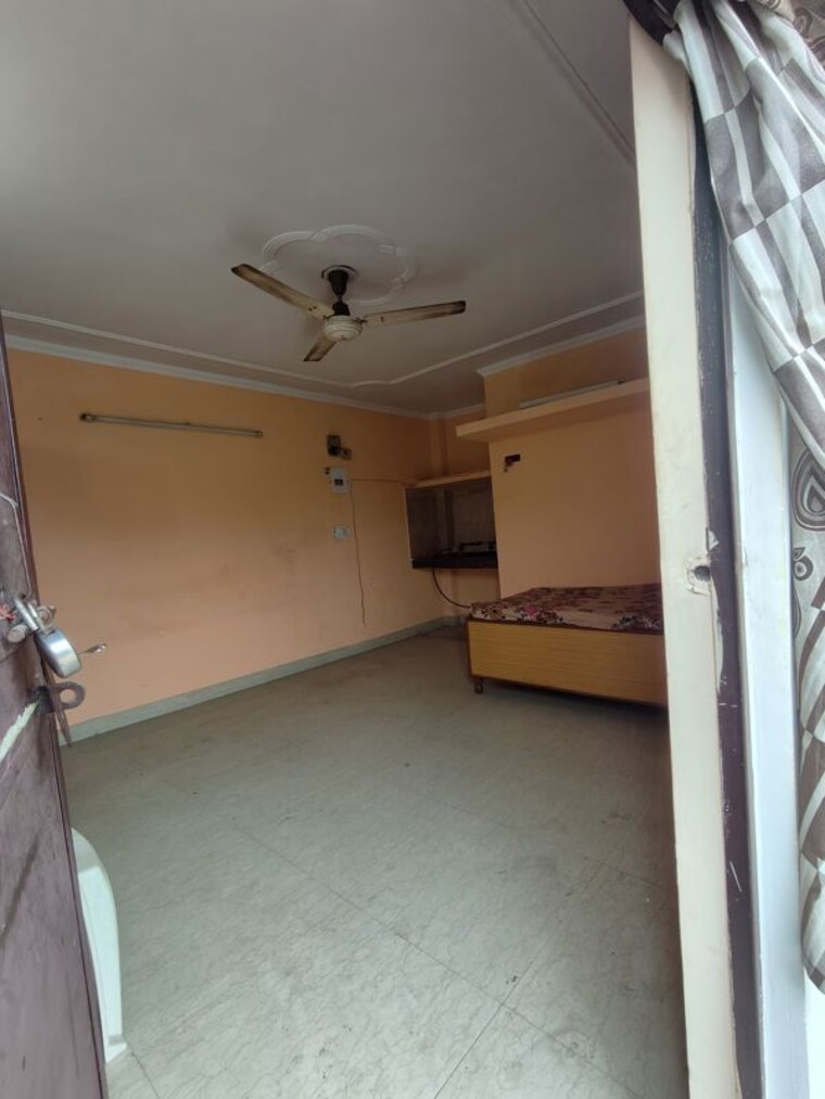 Room, sarita vihar 1 RK 250 Sq.Ft. Independent House In Sarita Vihar Delhi 9743079