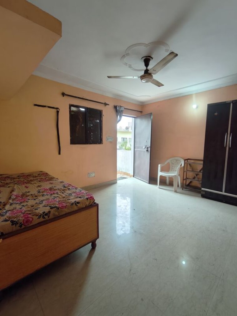 Bedroom, sarita vihar 1 RK 250 Sq.Ft. Independent House In Sarita Vihar Delhi 9743079