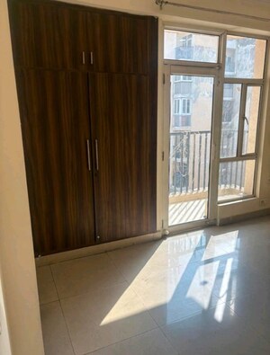 Furnished Amenities in 3.5 BHK Apartment at Gaur City 1st Avenue, Gaur City 1 – for Rent