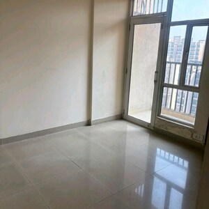 Room in 3.5 BHK Apartment at Gaur City 1st Avenue, Gaur City 1 – for Rent