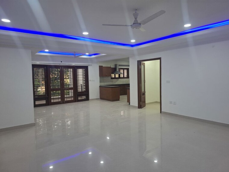  Parking, banjara hills 3.5 Bedroom 3500 Sq.Ft. Apartment In Banjara Hills Hyderabad 9743136