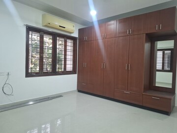 Room in 3.5 BHK Apartment at Banjara Hills – for Rent