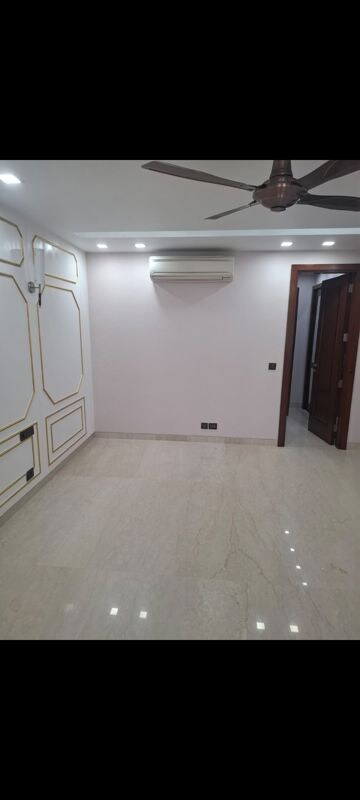 Room in 4 BHK Builder Floor at Chittaranjan Park – for Sale
