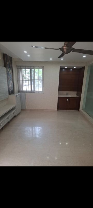 Room in 4 BHK Builder Floor at Chittaranjan Park – for Sale