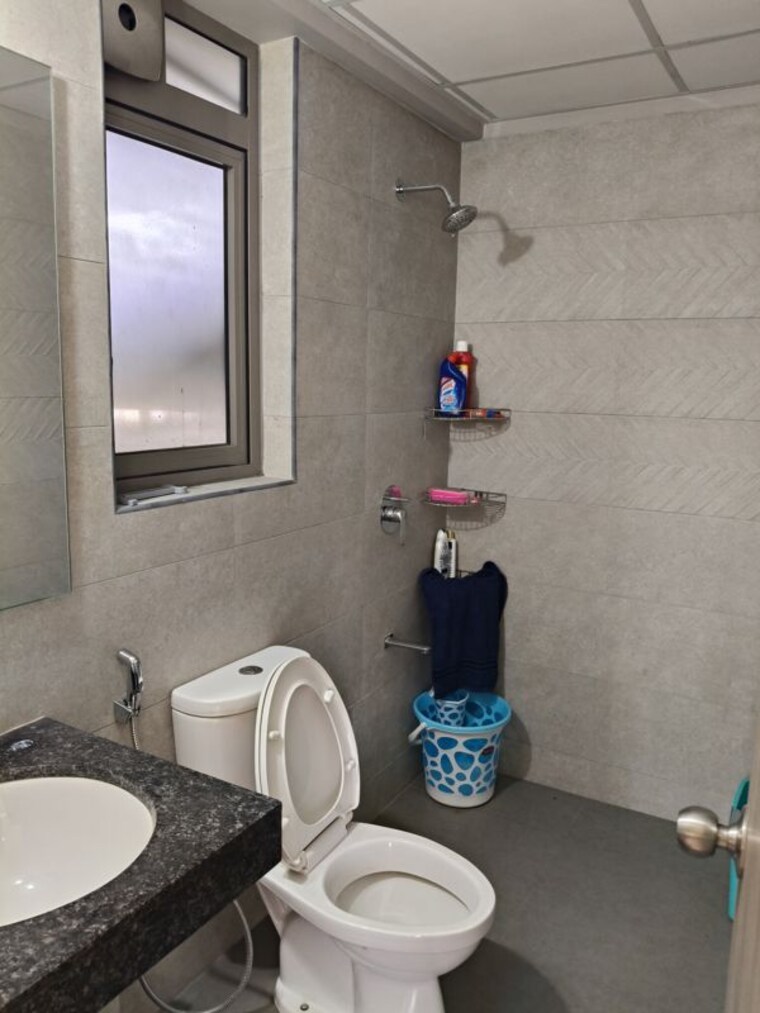 Bathroom, kalpataru-paramount 2 Bedroom 672 Sq.Ft. Apartment In Kapur Bawdi Thane 9743174