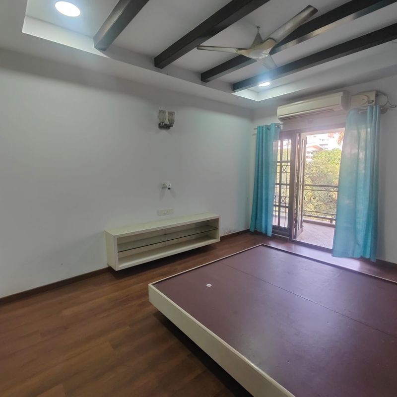 4 BHK + Servant Room Apartment For Rent in The Embassy