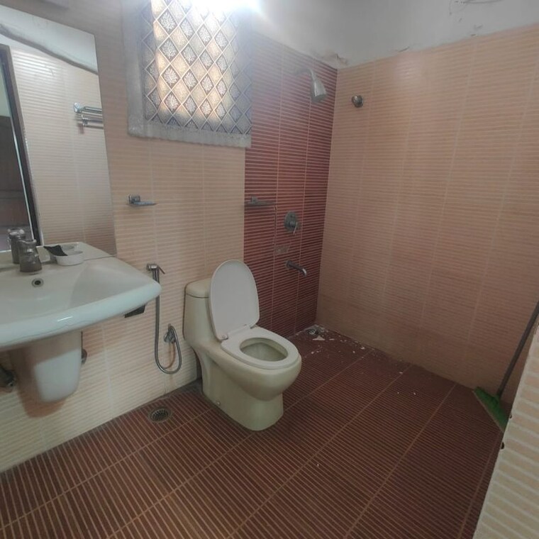 Bathroom, the-embassy 4 Bedroom 3800 Sq.Ft. Apartment In Cunningham Road Bangalore 9743222