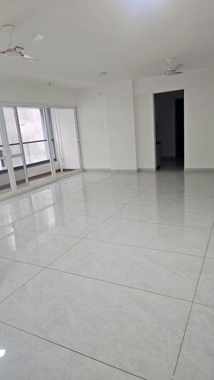 Room in 3 BHK Apartment at Shri Senapati Bapat CHS, Senapati Bapat Road – for Rent