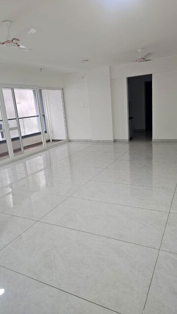 Room in 3 BHK Apartment at Shri Senapati Bapat CHS, Senapati Bapat Road – for Rent