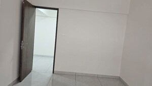 Room in 3 BHK Apartment at Shri Senapati Bapat CHS, Senapati Bapat Road – for Rent