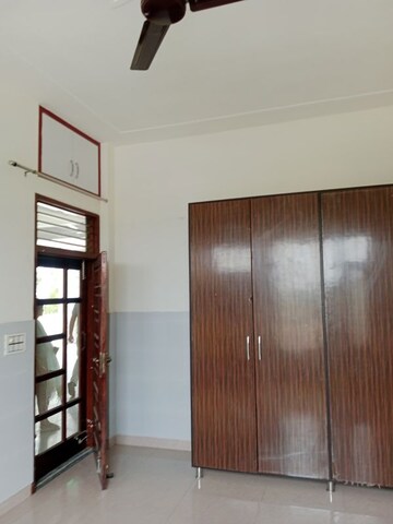 Room in 2 BHK Builder Floor at Ansals Sushant City – for Rent