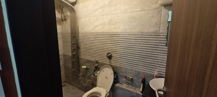 Bathroom, sethia-grandeur 2 Bedroom 812 Sq.Ft. Apartment In Bandra East Mumbai 9743252