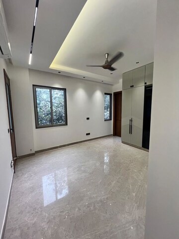 Room in 4 BHK Builder Floor at Safdarjung Enclave – for Rent