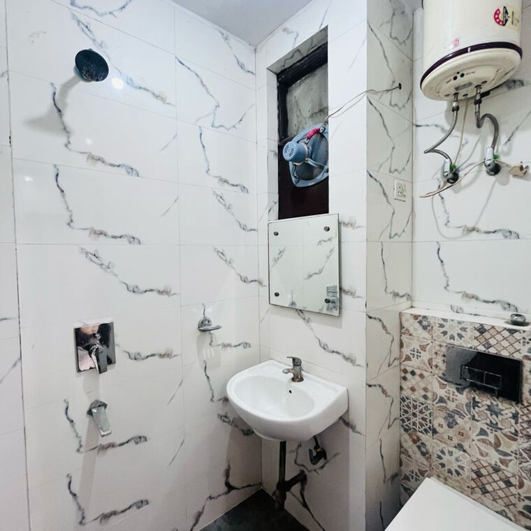 Bathroom, panchsheel vihar 3 Bedroom 105 Sq.Yd. Builder Floor In Panchsheel Vihar Delhi 9743291