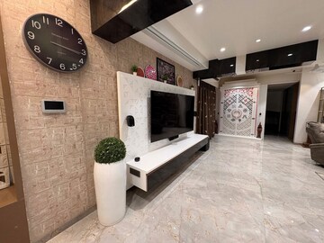 Room in 4 BHK Apartment at Sinhagad Road – for Sale