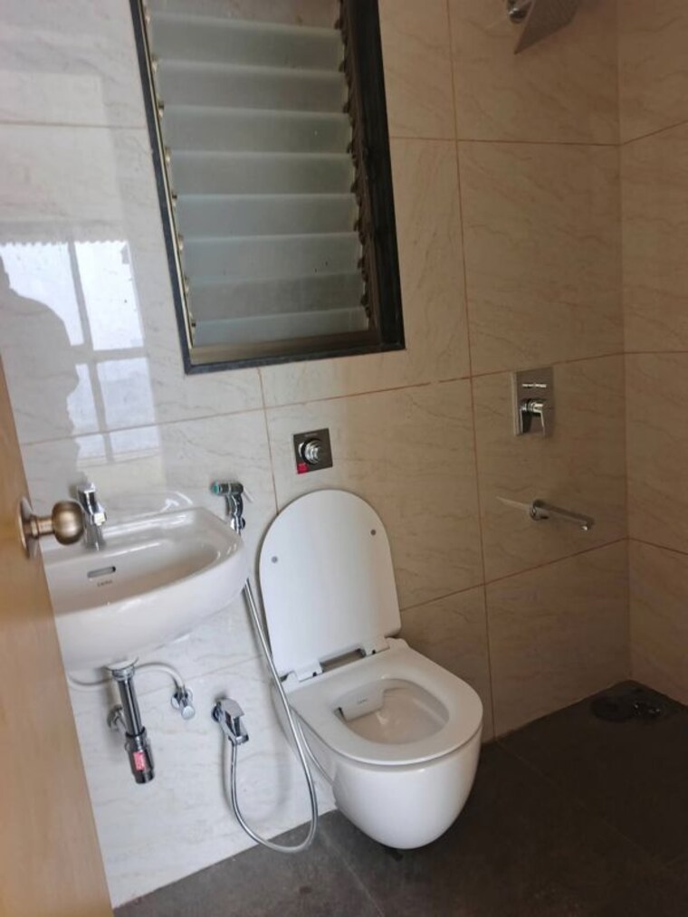 Bathroom, omkar-signet 1 Bedroom 575 Sq.Ft. Apartment In Malad East Mumbai 9743311