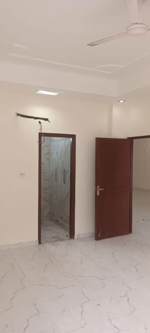 Room in 6+ BHK Independent House at Sector 55 – for Rent