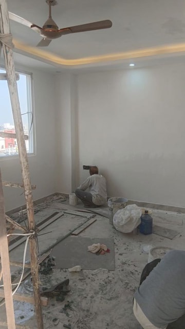 Room in 3 BHK Apartment at Nehru Enclave – for Sale