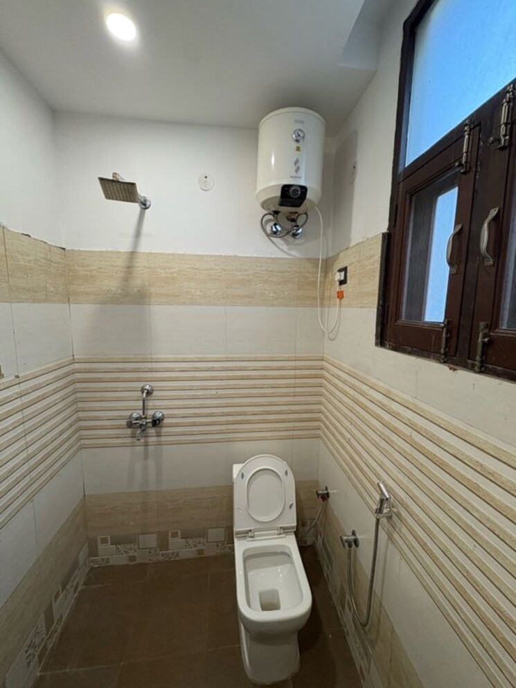 Bathroom, sector 30 Pg For Boys & Girls In Sector 30 9726981