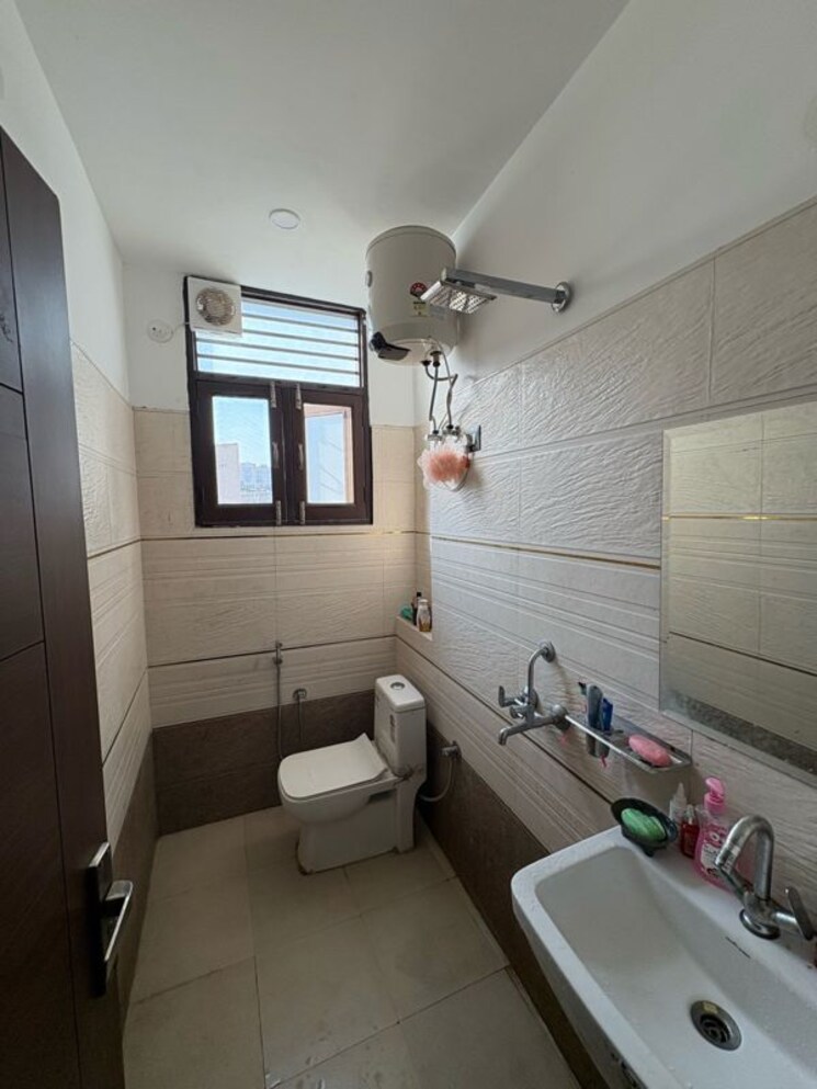 Bathroom, sector 30 Pg For Boys & Girls In Sector 30 9726981