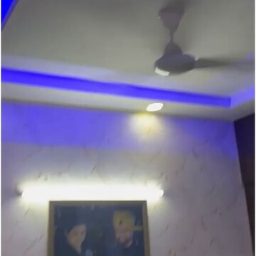 Furnished Amenities in 2 BHK Builder Floor at Dayanand Colony – for Sale