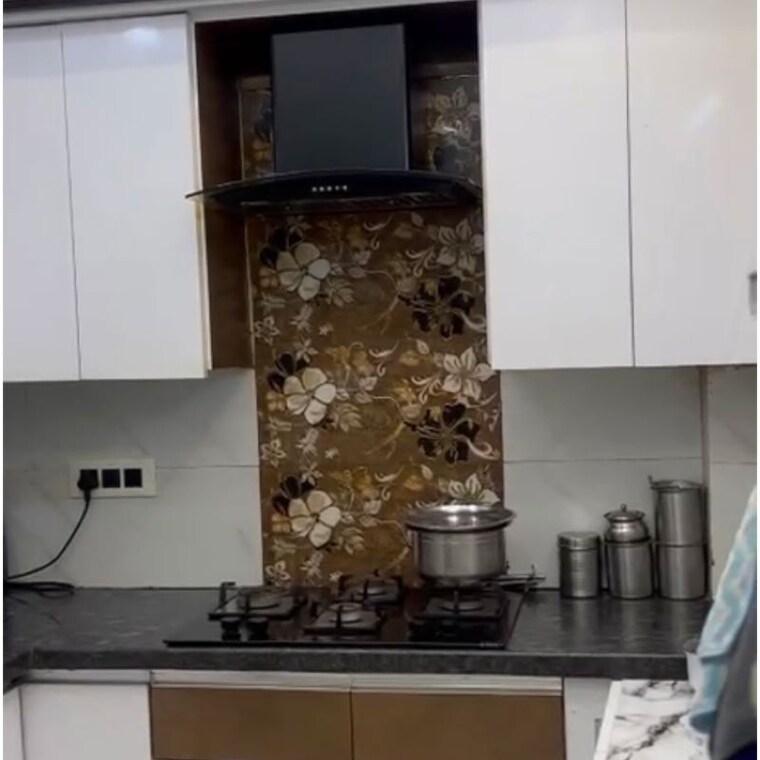 Kitchen, dayanand colony 2 Bedroom 900 Sq.Ft. Builder Floor In Dayanand Colony Delhi 9743347