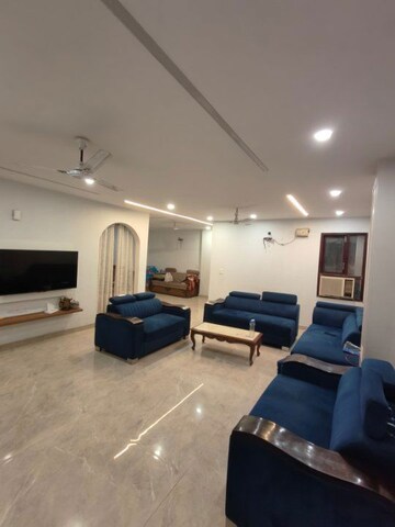 Living Room in 3.5 BHK Builder Floor at Sector 37 – for Sale