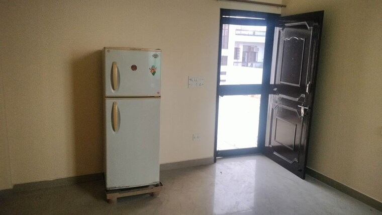 Room, sector 41 1 RK 220 Sq.Ft. Independent House In Sector 41 Noida 9743384