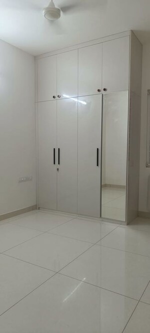 Room in 3 BHK Apartment at Aparna Zenon, Puppalaguda – for Rent