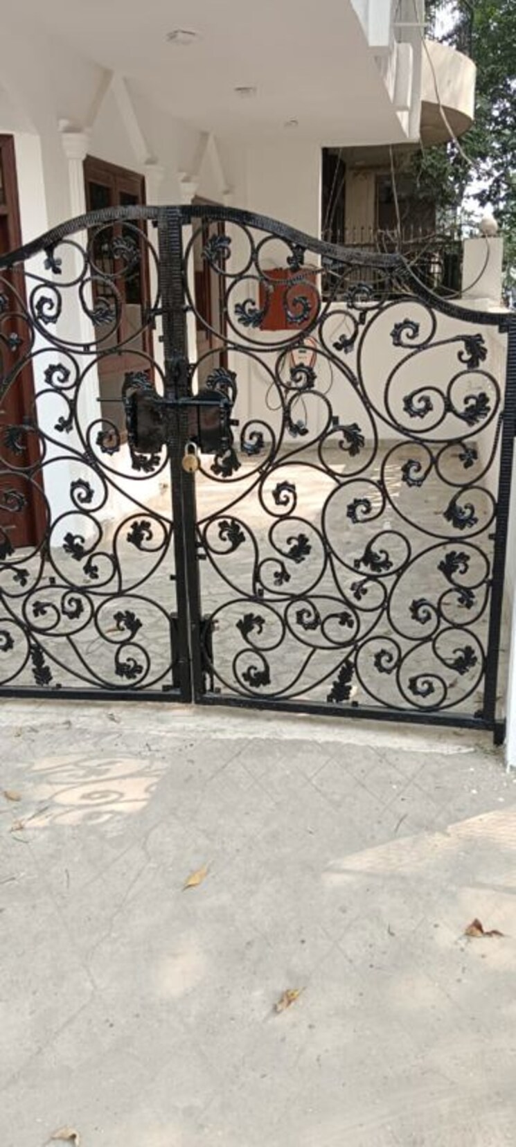  Parking, sector 41 5 Bedroom 162 Sq.Mt. Independent House In Sector 41 Noida 9743403