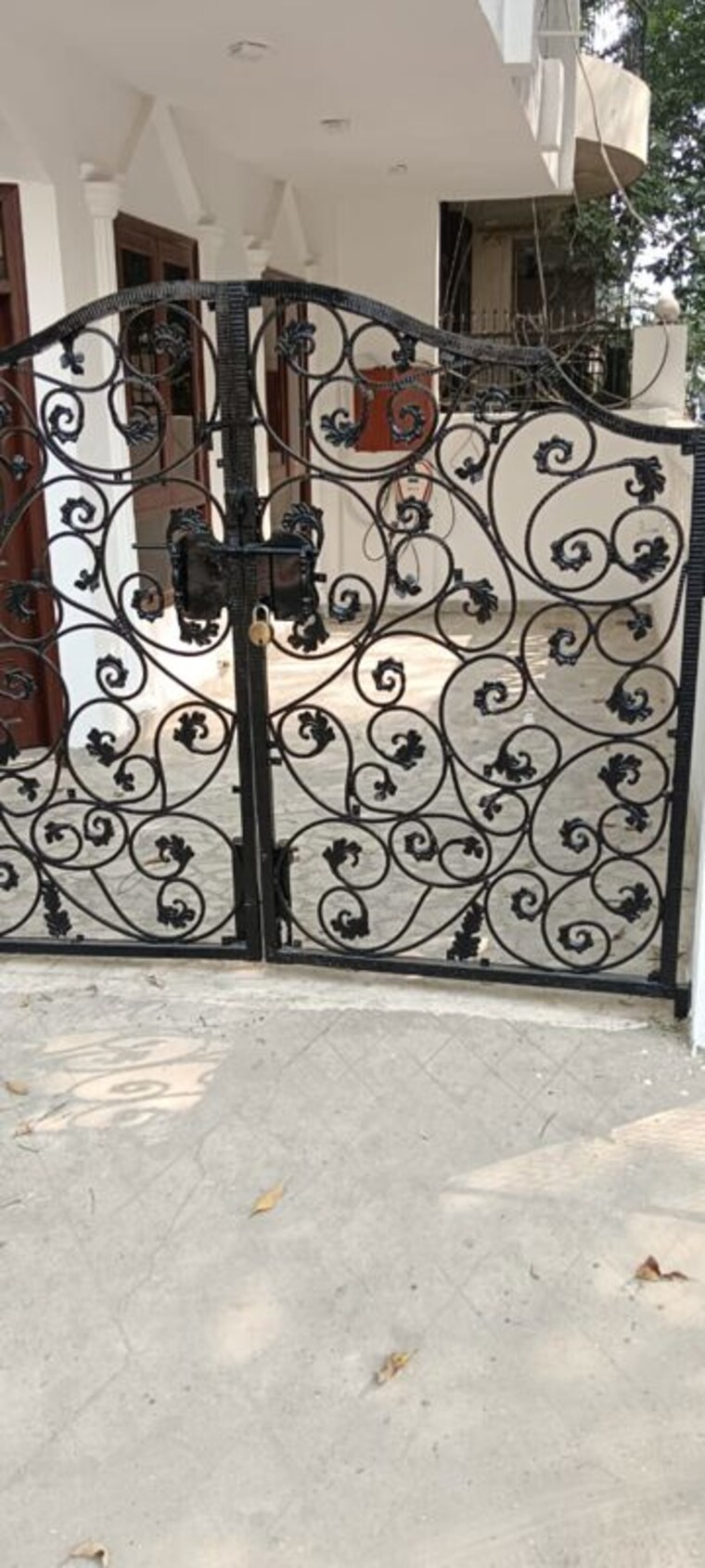  Parking, sector 41 5 Bedroom 162 Sq.Mt. Independent House In Sector 41 Noida 9743403