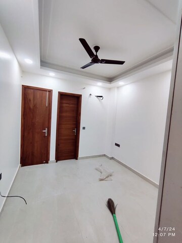 Furnished Amenities in 3 BHK Builder Floor at Unitech South City 1, South City 1 – for Rent