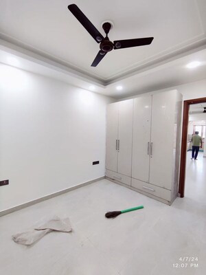 Room in 3 BHK Builder Floor at Unitech South City 1, South City 1 – for Rent