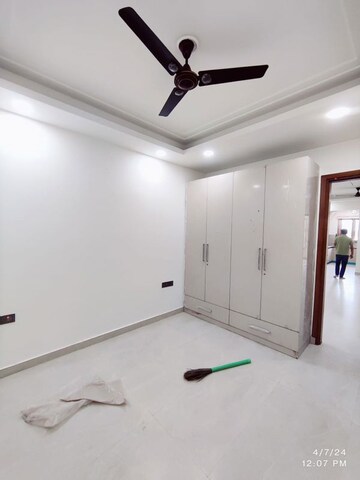 Room in 3 BHK Builder Floor at Unitech South City 1, South City 1 – for Rent